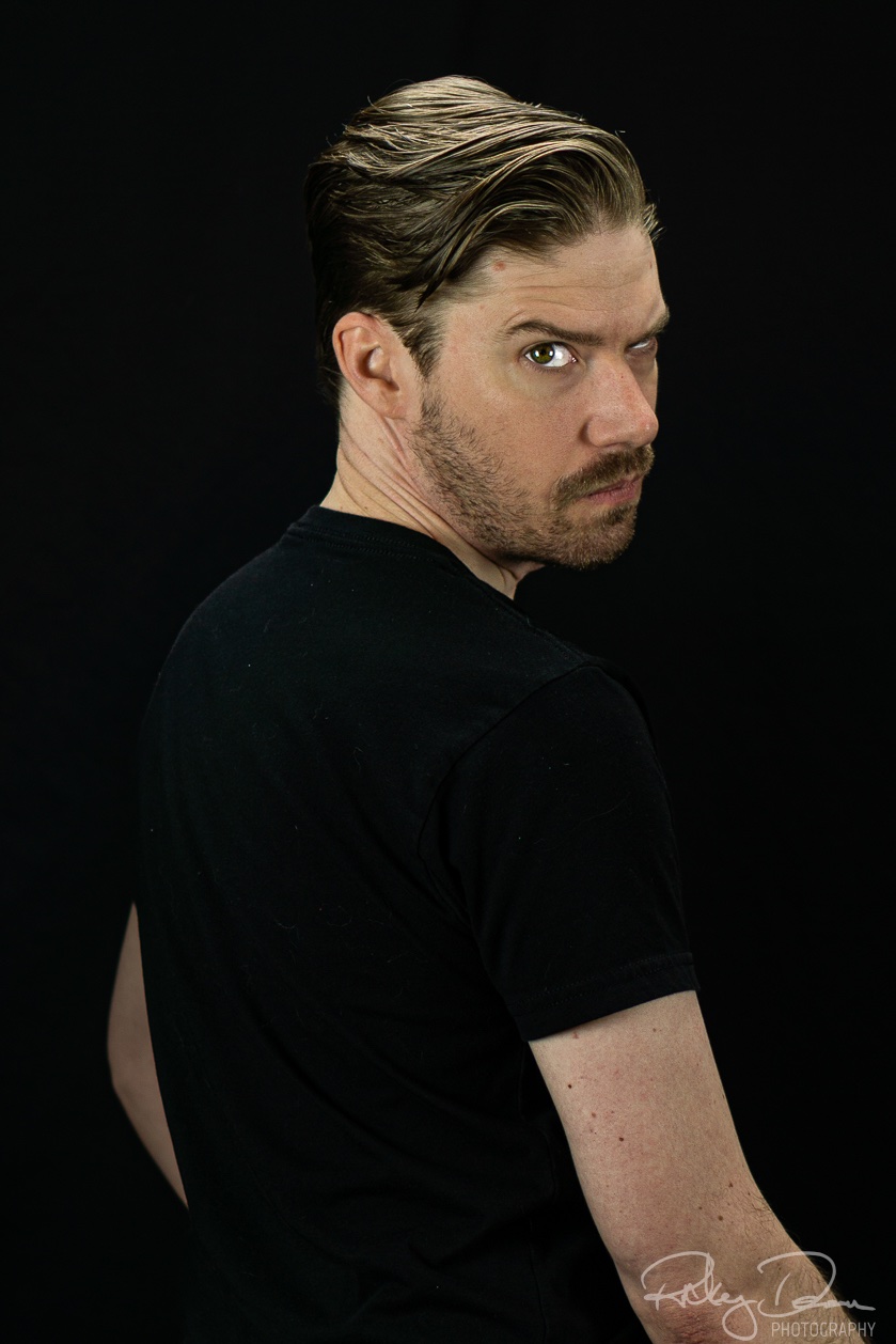 Johnny-Cat — Comedian on MicStand