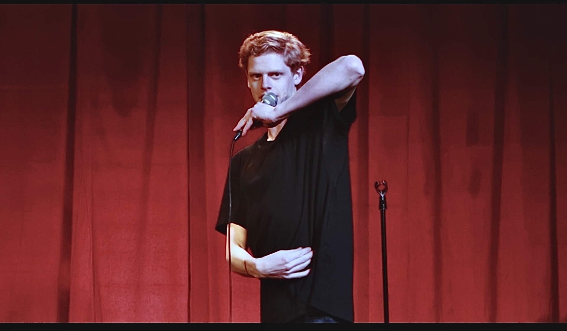Max Knudson — Comedian on MicStand