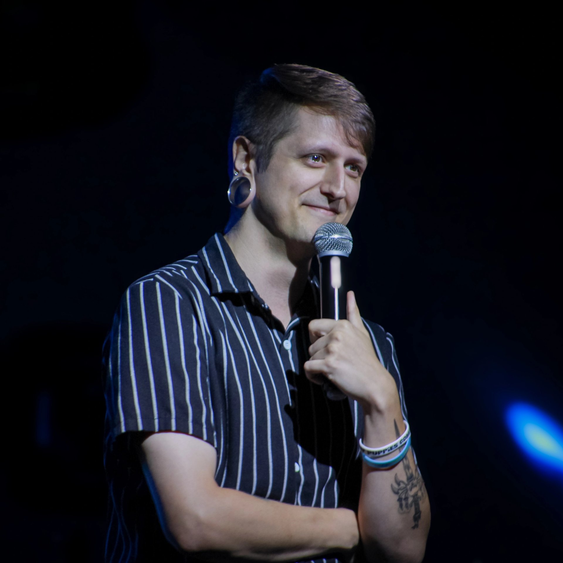 Vince Accardo — Comedian on MicStand